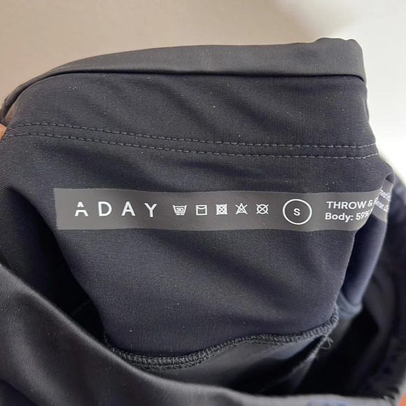 ADAY throw and roll leggings mid rise black Small - Picture 10 of 11